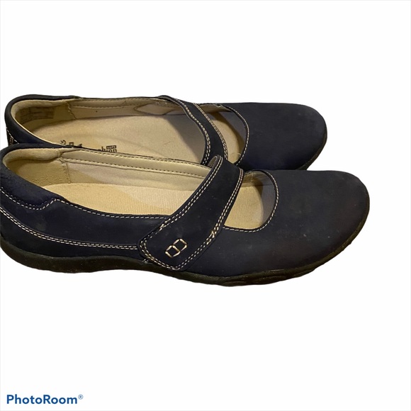 clarks womens navy flat shoes